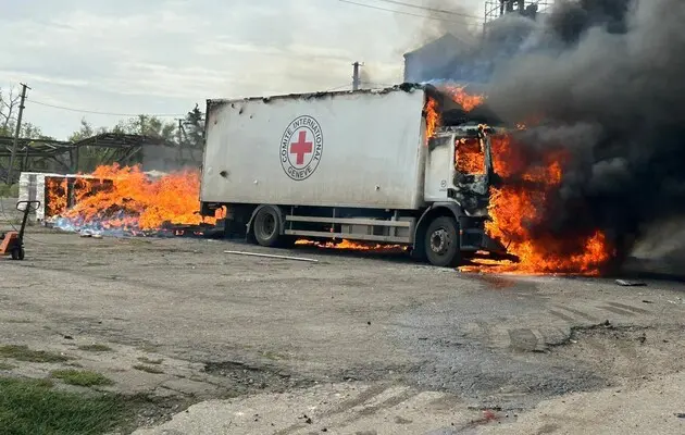 Червоний Хрест остерігався висловити, що саме російські сили завдали удару по гуманітарному вантажівці, — заявив Зеленський.