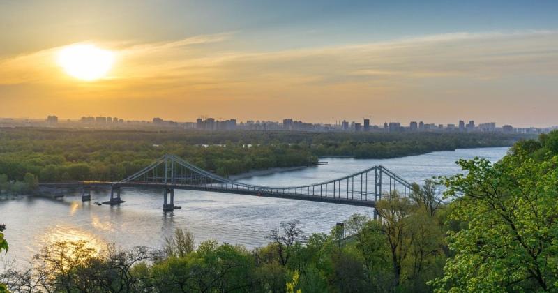 Забруднена вода з Десни вже досягла Київської області. Чи слід переживати через це?