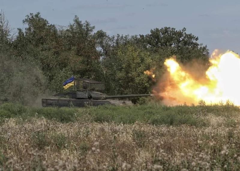 Ворог проводить наступальні дії в дев'яти напрямках, повідомляє Генеральний штаб.