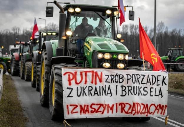 У Польщі розпочато судовий процес проти фермера та його доньки через суперечливий плакат, що містить заклик до Путіна.