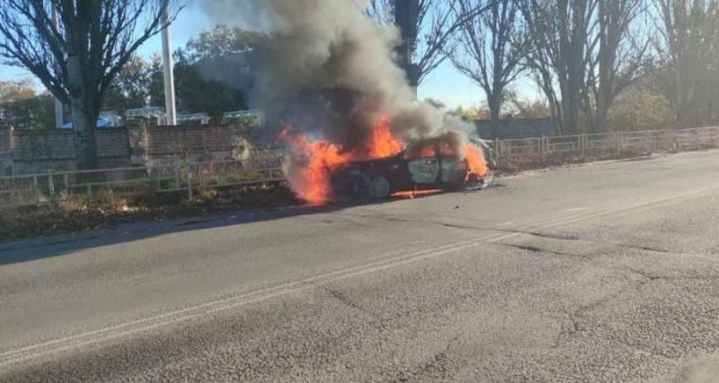 Російські війська здійснили напад за допомогою дронів на автомобіль та автобус у Херсонській області, внаслідок чого є загиблі.